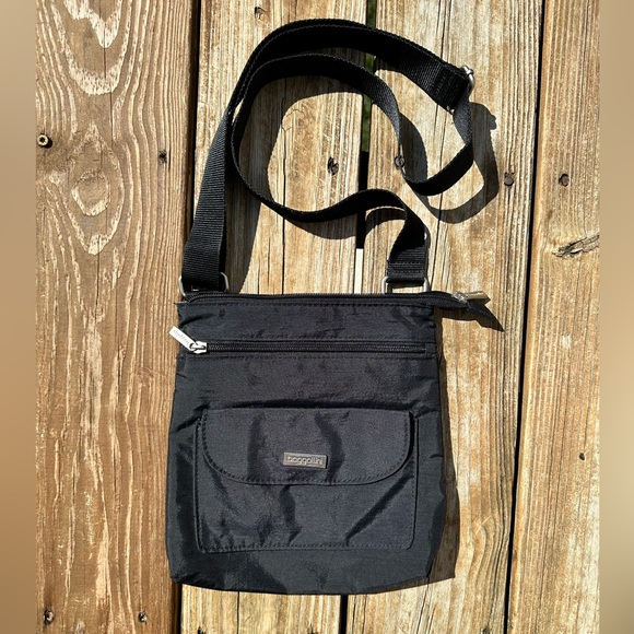 Baggallini Black Crossbody Bag - Picture 1 of 8